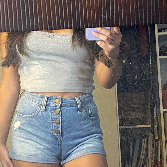 TILLYS BAGGY BUTTON UP SHORTS - Picture 1 of 2